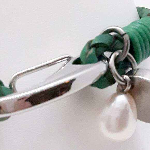 Beach Boho chic braided grean leather faux pearl and stainless steel bracelet - Picture 3 of 10